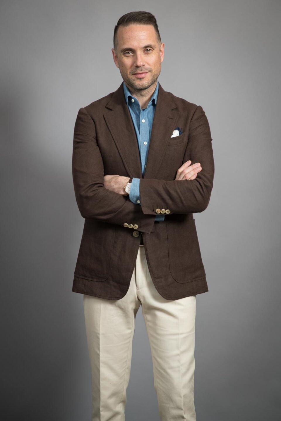 Model Wearing Brown Linen Sport Coat – Polished & Relaxed Look