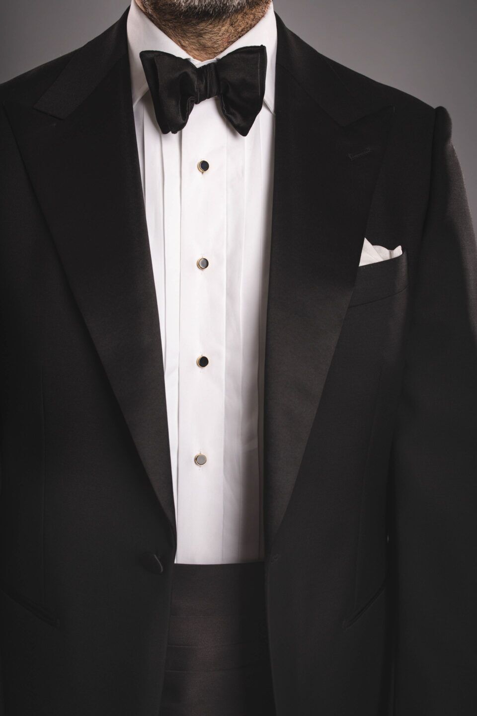 Elegant Black Tuxedo with Tailored Fit & Luxurious Detailing