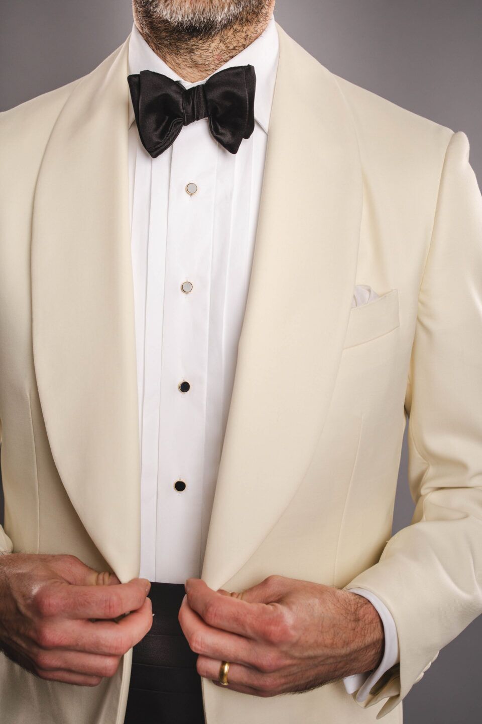 Made-to-Measure Ivory Dinner Jacket – Sophisticated & Stylish