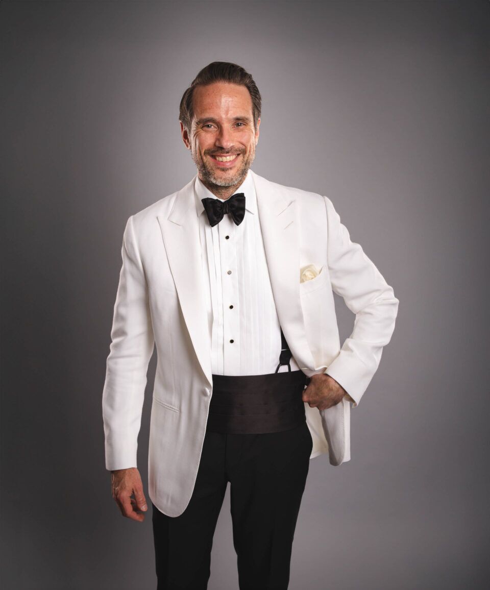 Made-to-Measure Ivory Dinner Jacket – Sophisticated & Stylish