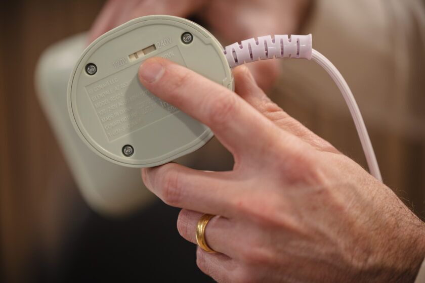 A dual voltage capability makes this travel steamer perfect for international travel.