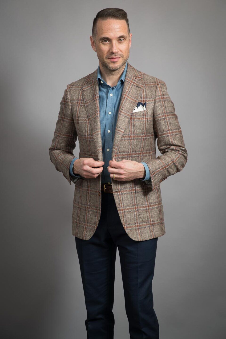 Elegant Brown Plaid Blazer with Tailored Fit & Luxury Fabric