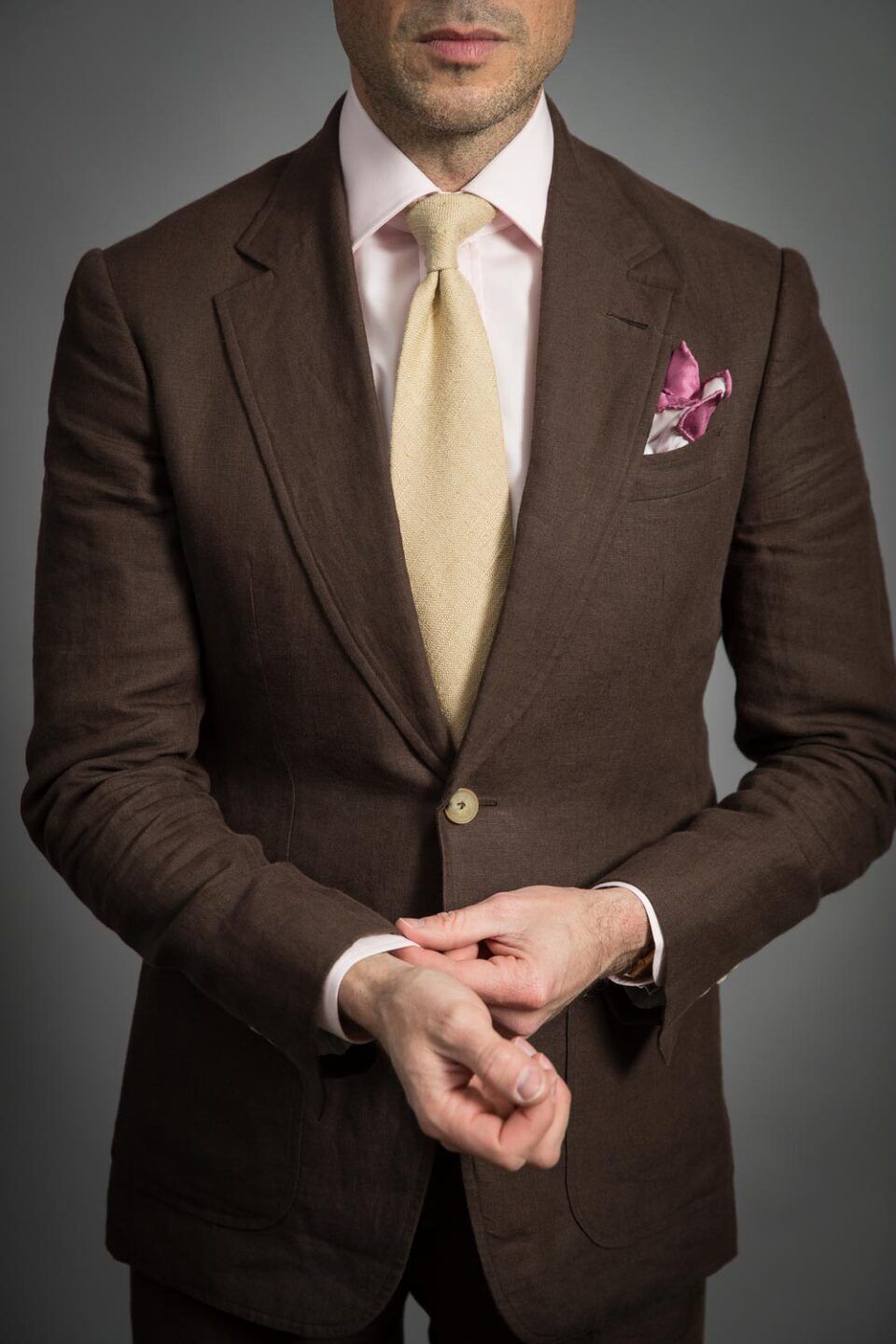 Made-to-Measure Brown Linen Suit – Elegant & Comfortable