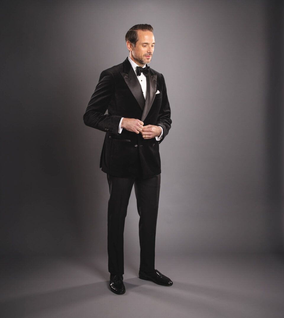 Black Velvet 4x2 Double-Breasted Peaked Lapel Dinner Jacket | He
